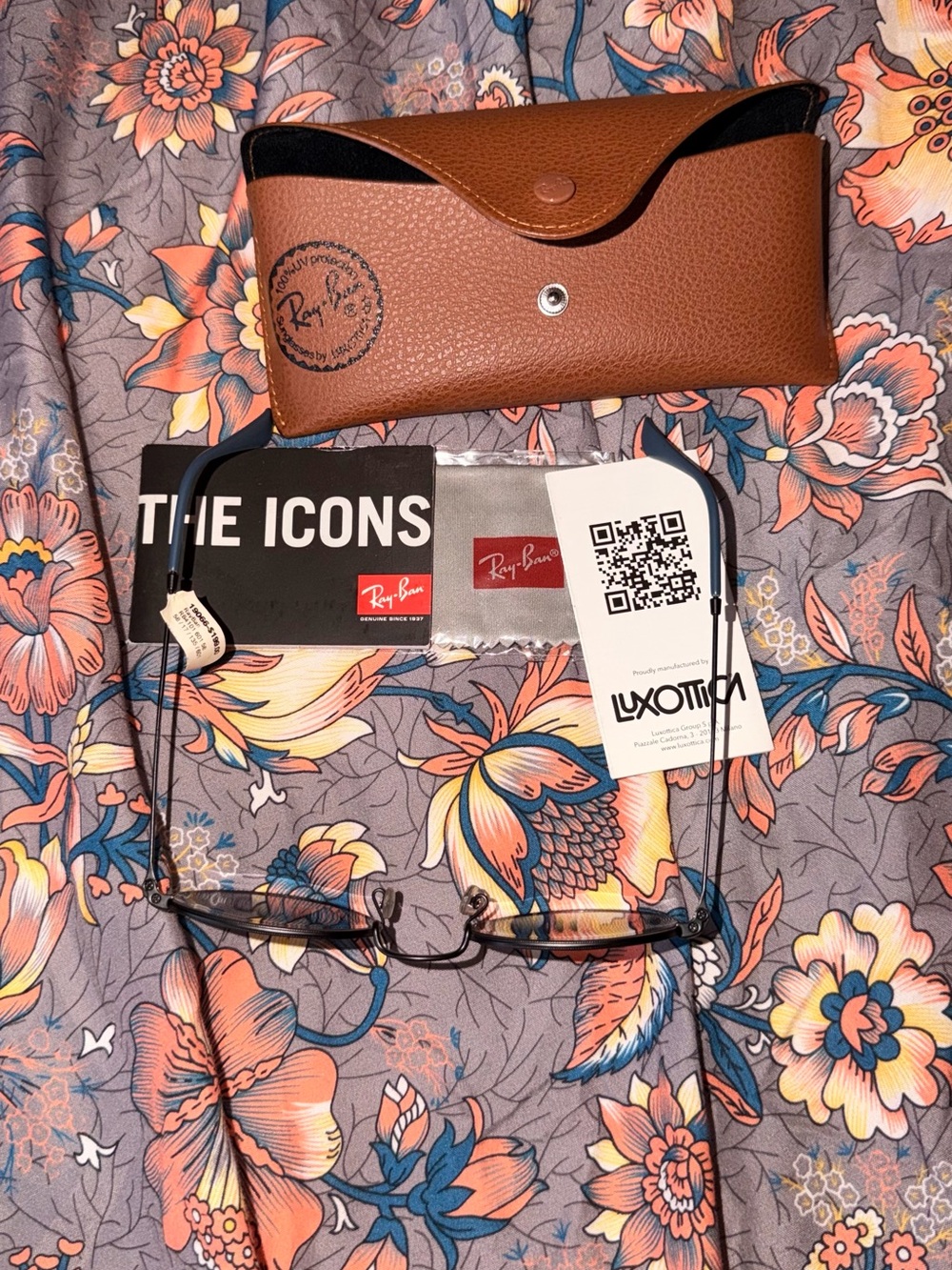 Ray-Ban Round Metal Sunglasses - Picture 2 of 8